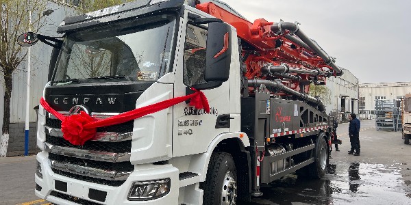 混凝土泵車能提高經(jīng)濟效益，而且能夠改變施工現(xiàn)場的面貌