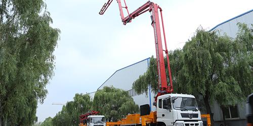 科尼樂淺析小型混凝土泵車工作中傾倒側翻如何預防？